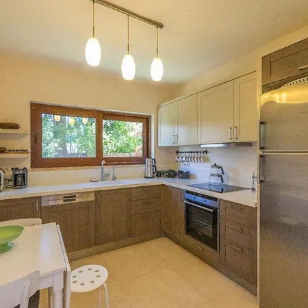 Vilă 4+1 Villa Within Walking Distance To The Sea *