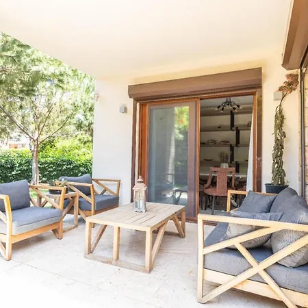 4+1 Villa Within Walking Distance To The Sea *