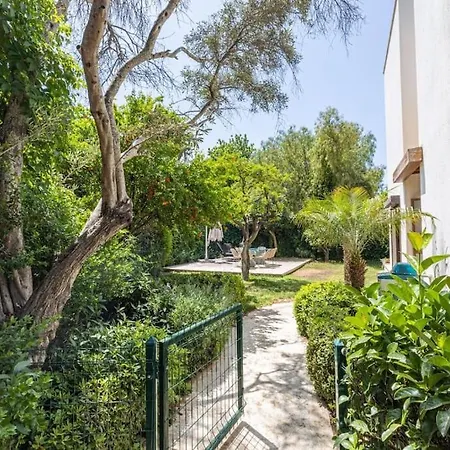 Villa 4+1 Villa Within Walking Distance To The Sea