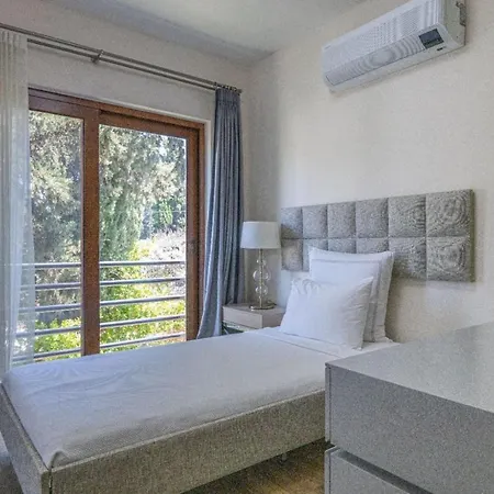 4+1 Villa Within Walking Distance To The Sea