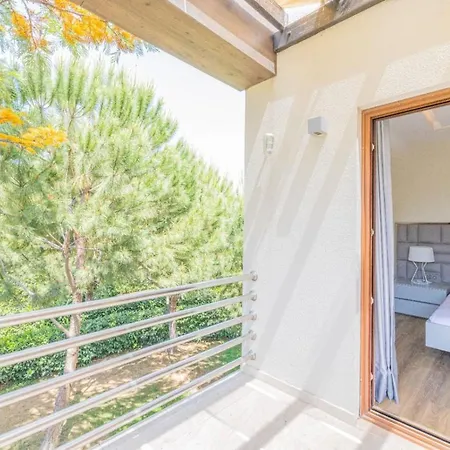 Villa 4+1 Villa Within Walking Distance To The Sea