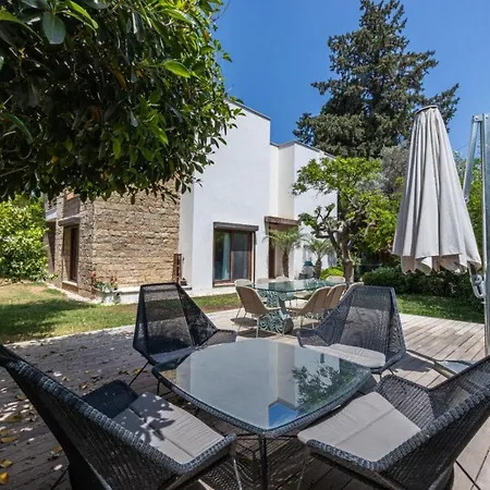 Villa 4+1 Villa Within Walking Distance To The Sea