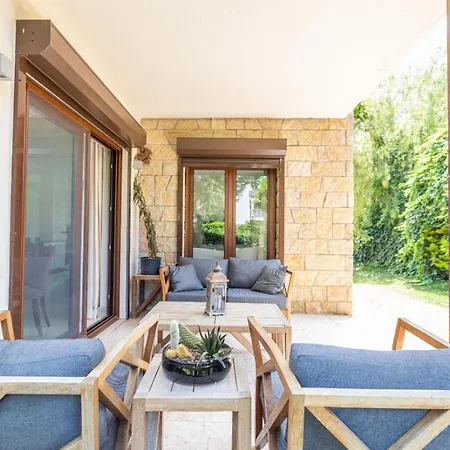 4+1 Villa Within Walking Distance To The Sea Вилла *