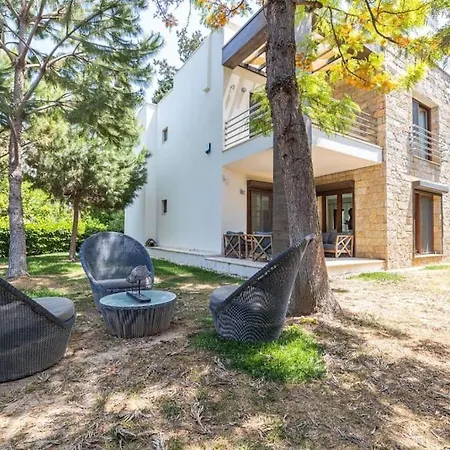 4+1 Villa Within Walking Distance To The Sea Вилла *