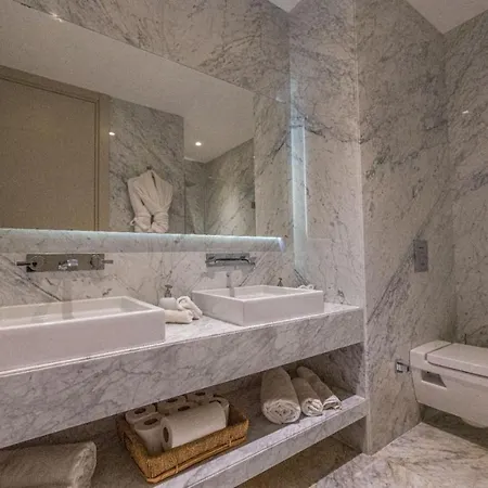 4+1 Villa Within Walking Distance To The Sea *